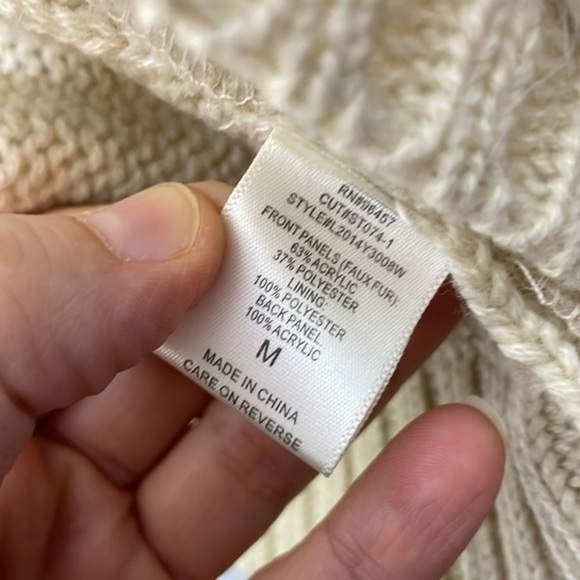 Eyeshadow Size M Ivory Faux Fur Crochet Knit Sleeveless Open Front Cozy Vest - Picture 6 of 8